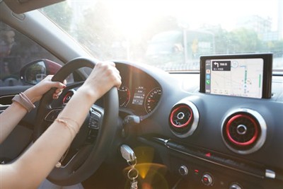 Wie man die Art des Mikrofons an das interne System des Autos anpasst